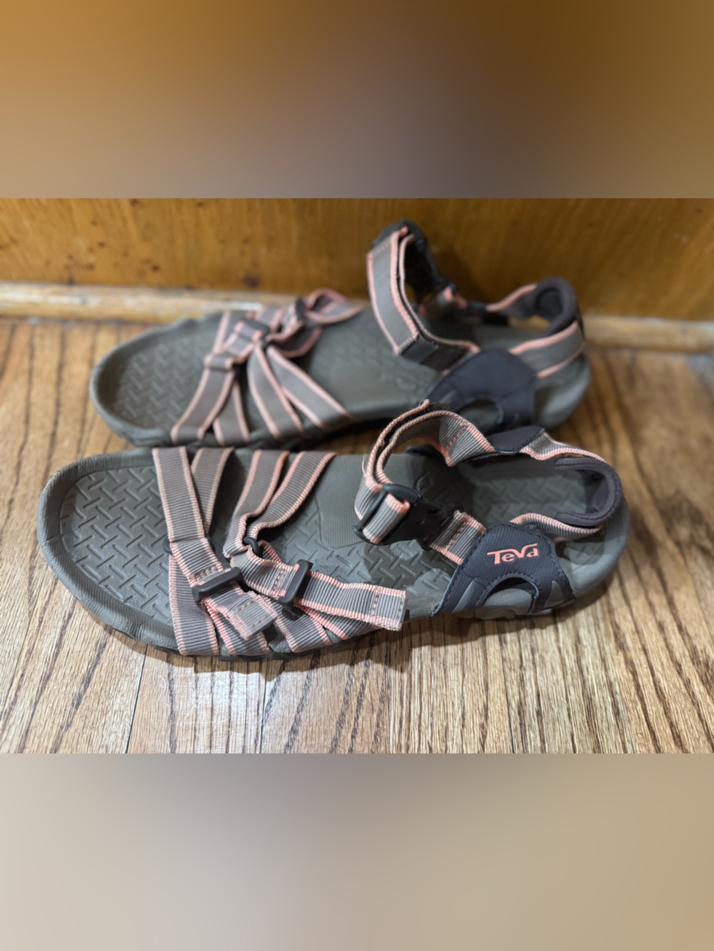 Women’s Teva Gray Sandals with Coral Trim Straps Size 10